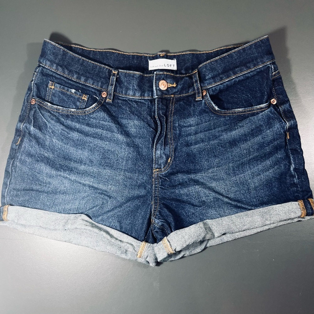 LOFT Dark Wash Denim Shorts | Cuffed Hem Mid Rise Size 6 / 28 - Picture 2 of 8